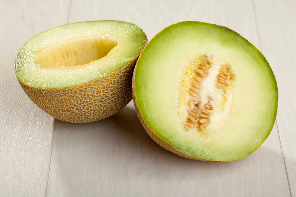 Signs To Tell If Honeydew Is Ripe or Unripe