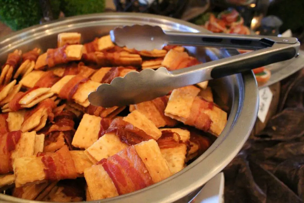 How To Make Spicy Paleo Maple Bacon Crackers